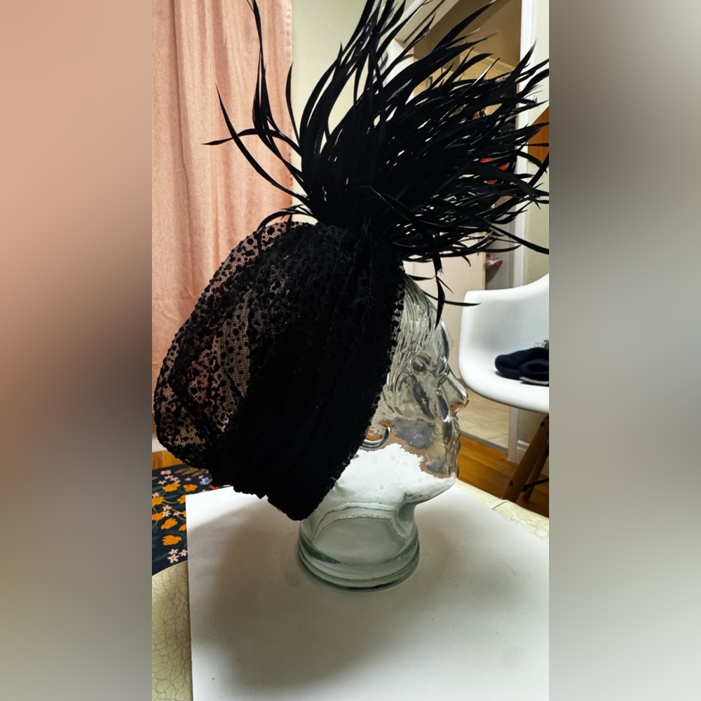 Beyoncé in a Donia Alliegue in video

Feathered Women's Head Wear: TURBAN hat
